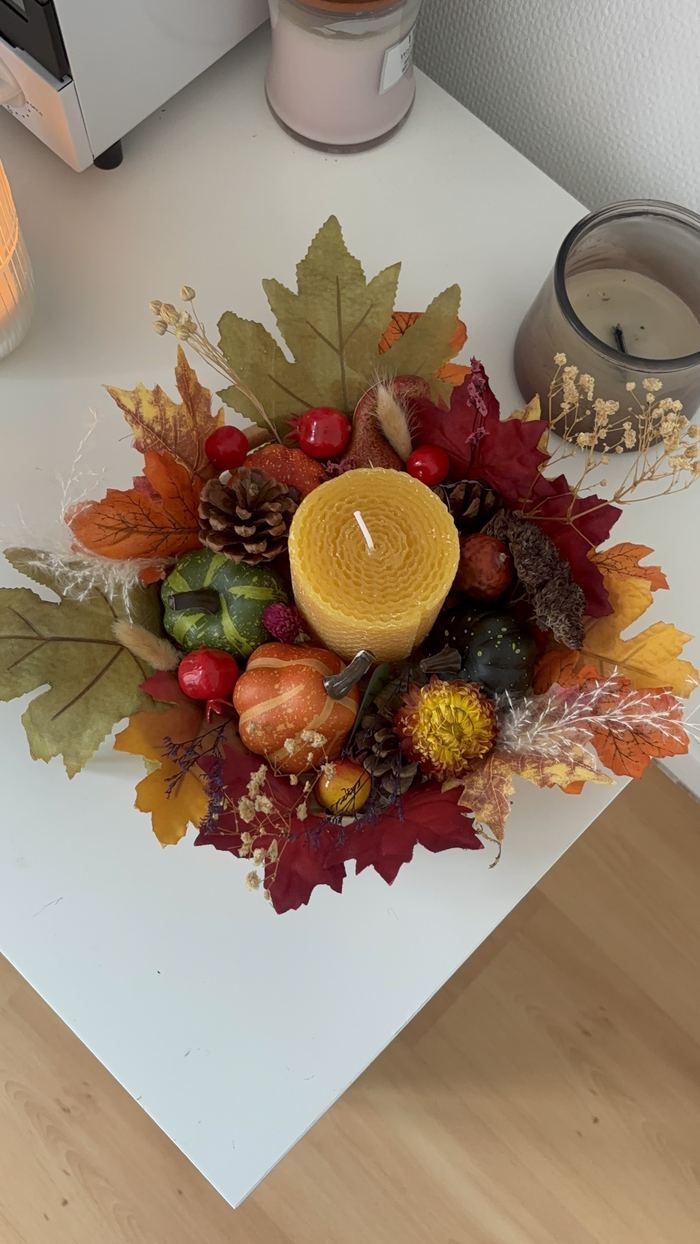Décoration automnale, bougie et citrouilles au studio