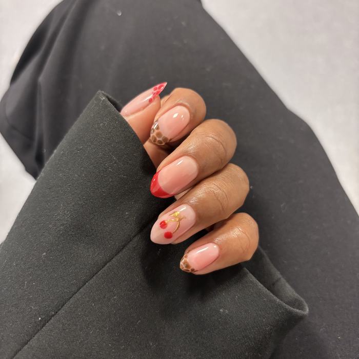 French colorée et détail cerise dorée